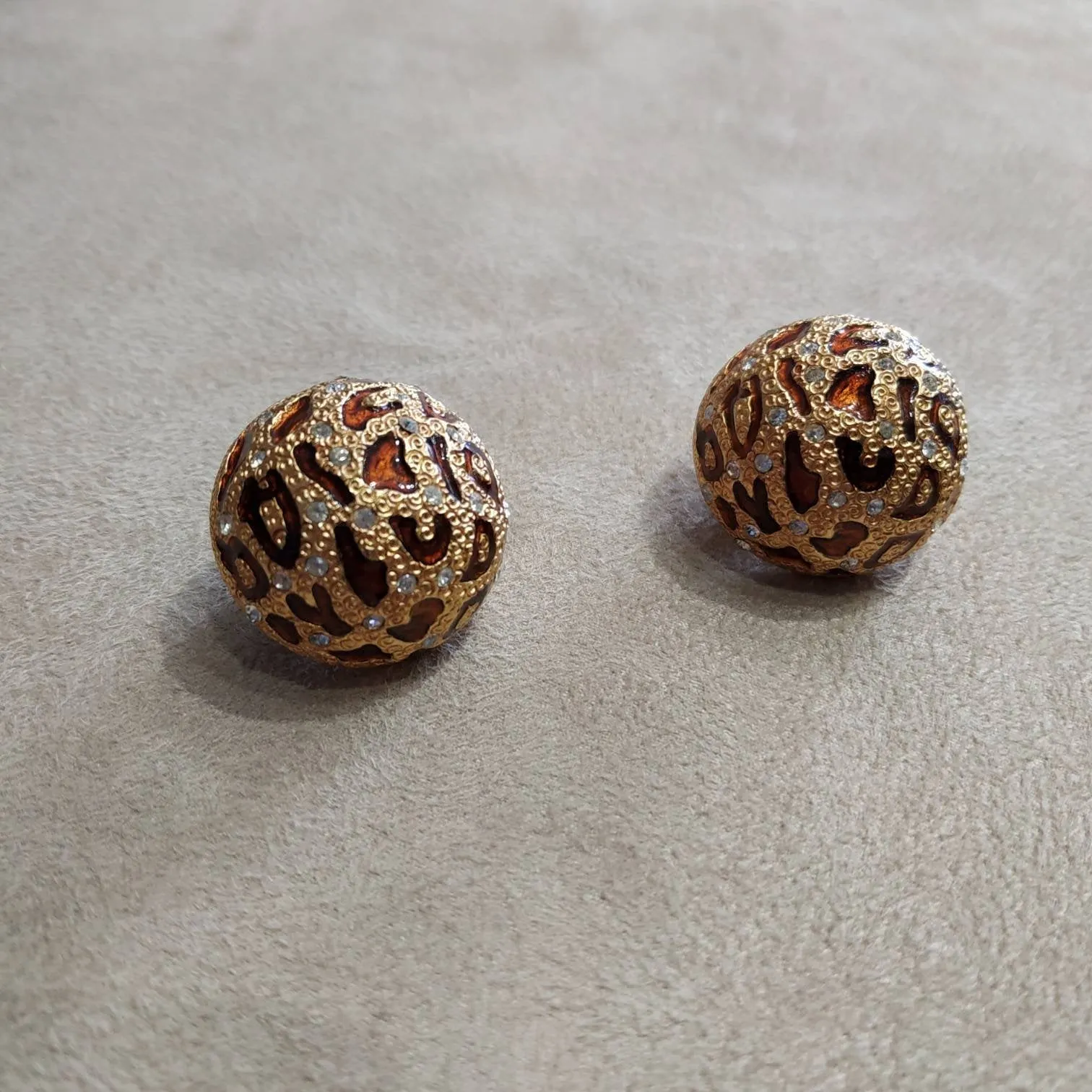 Ciner Vintage Earrings Leopard enamel Clip On Round