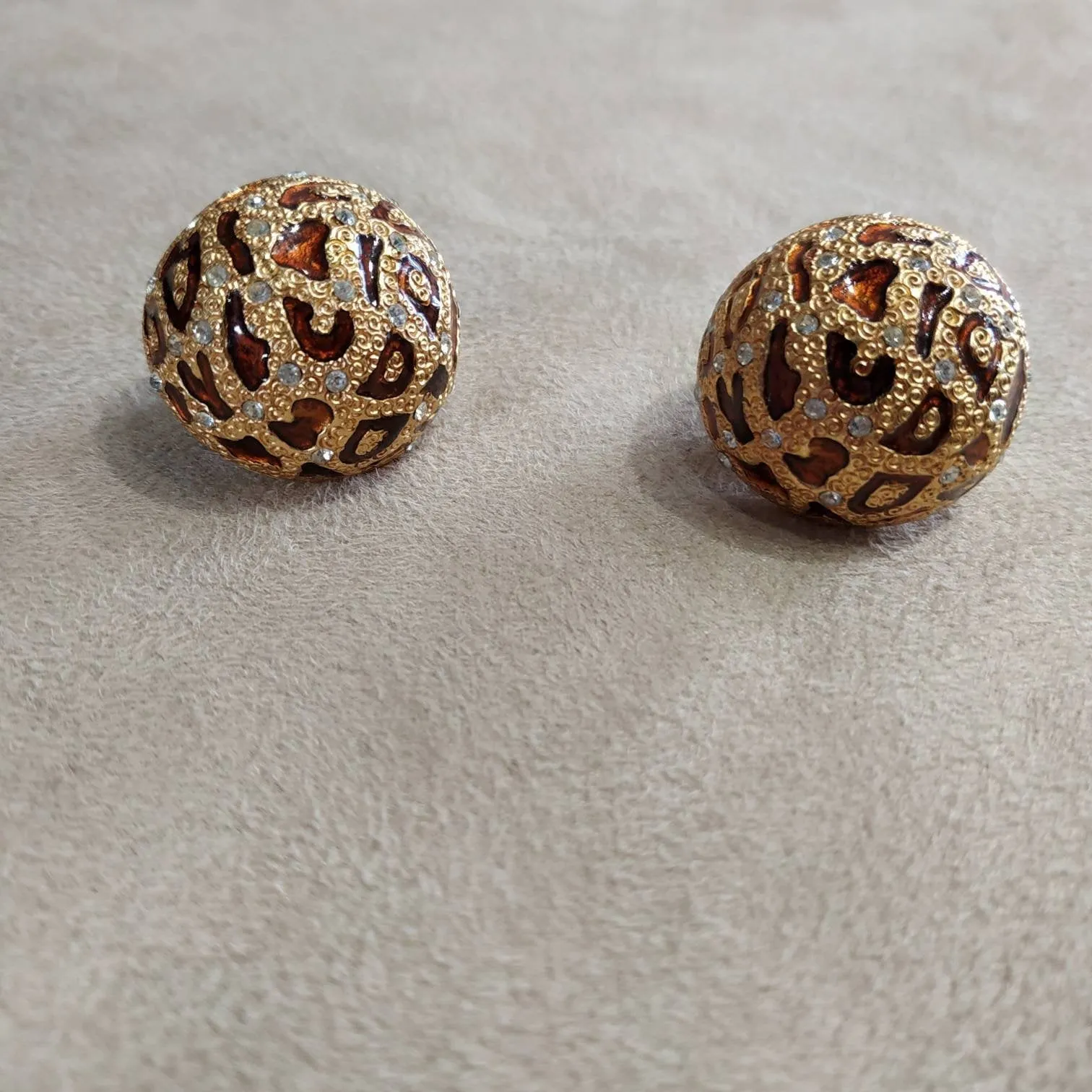 Ciner Vintage Earrings Leopard enamel Clip On Round