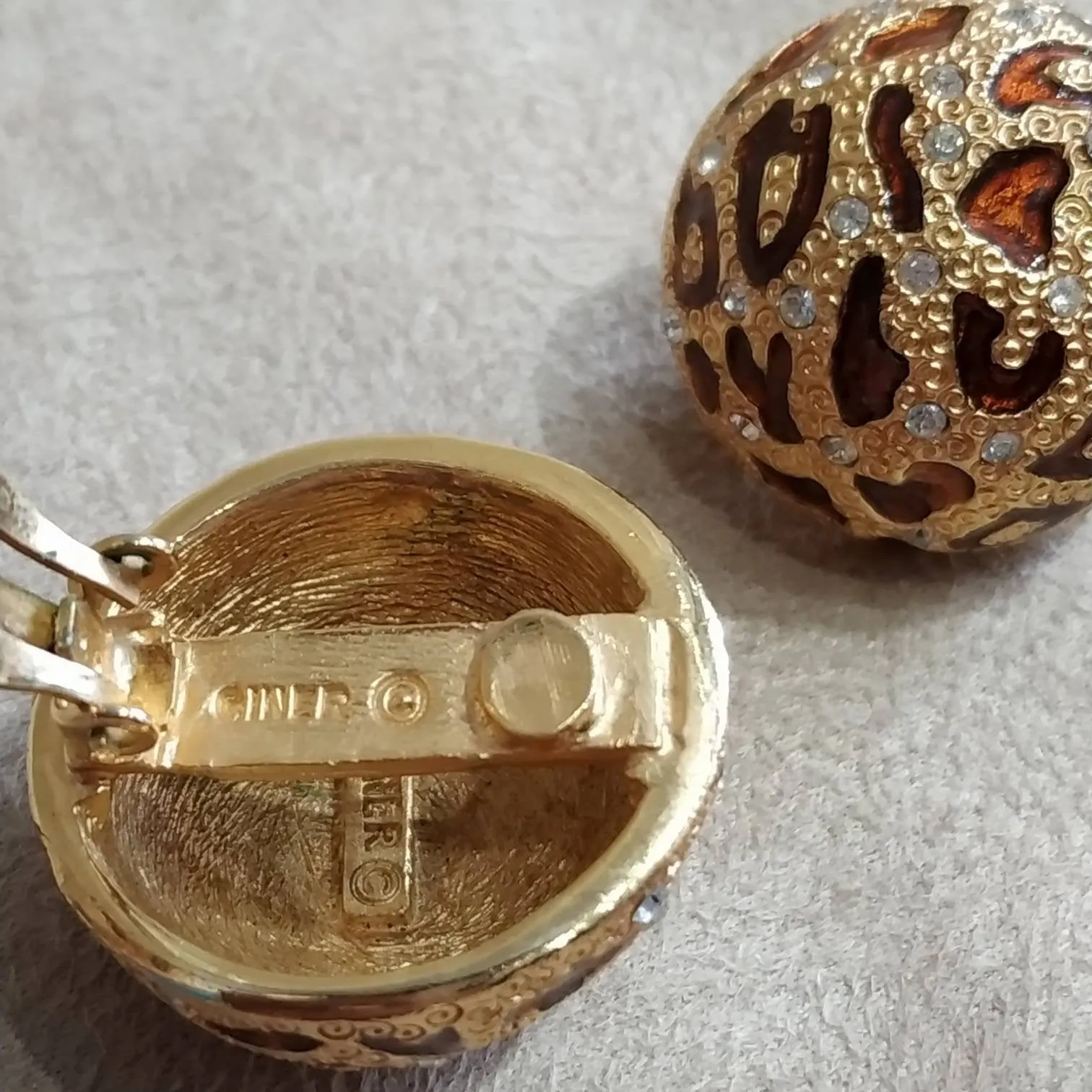 Ciner Vintage Earrings Leopard enamel Clip On Round