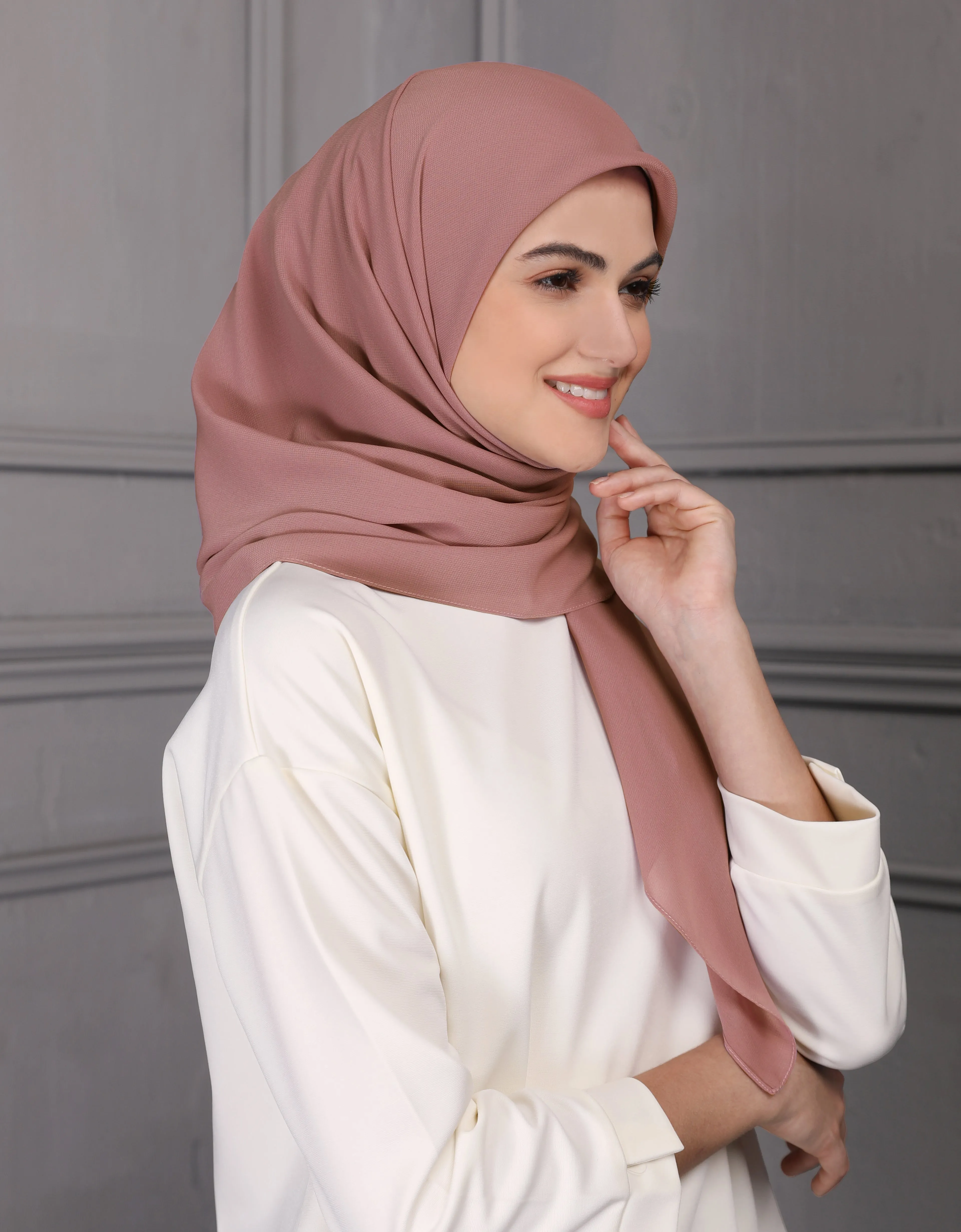 EMANI SQUARE SCARF (CORAL SANDS)