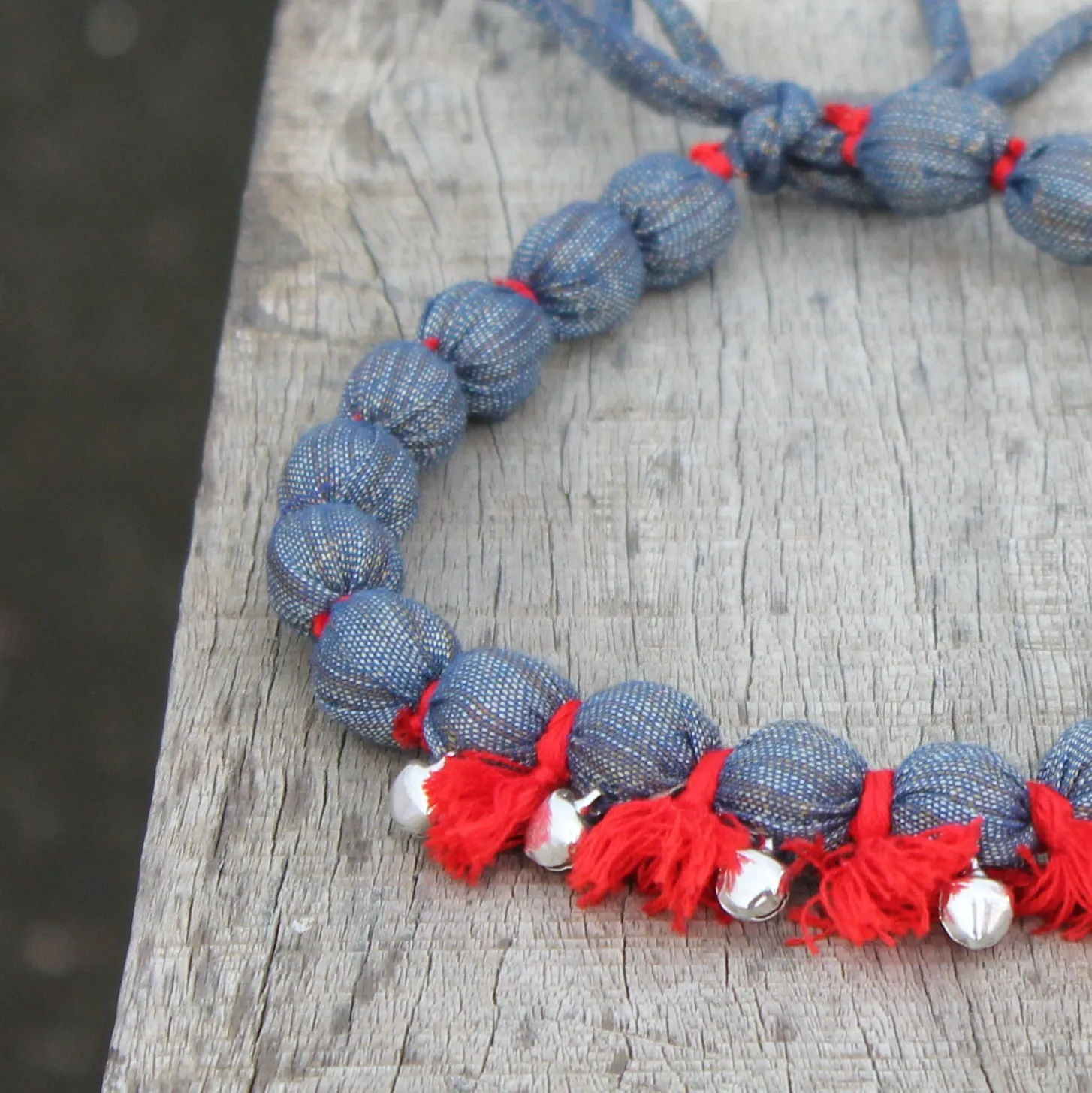 Jhanjhar red metallic necklace
