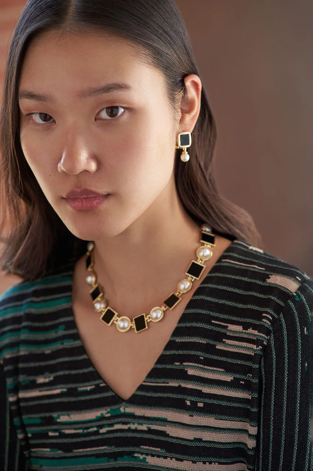 Resin and Pearl Short Necklace