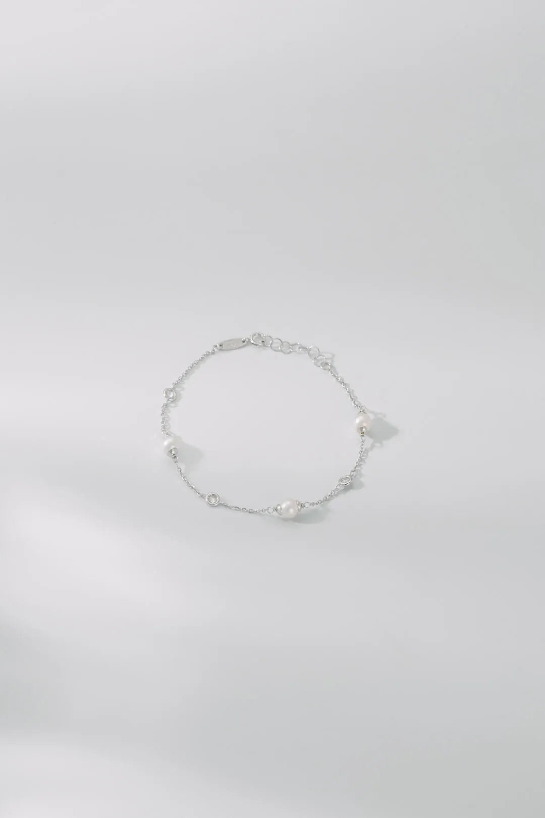 VIV | WHITE GOLD PEARL BRACELET