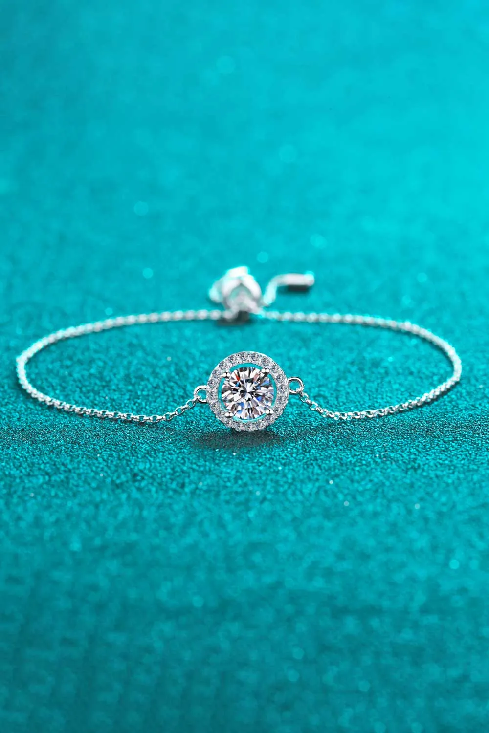 Women's Elegant Path Moissanite Bracelet